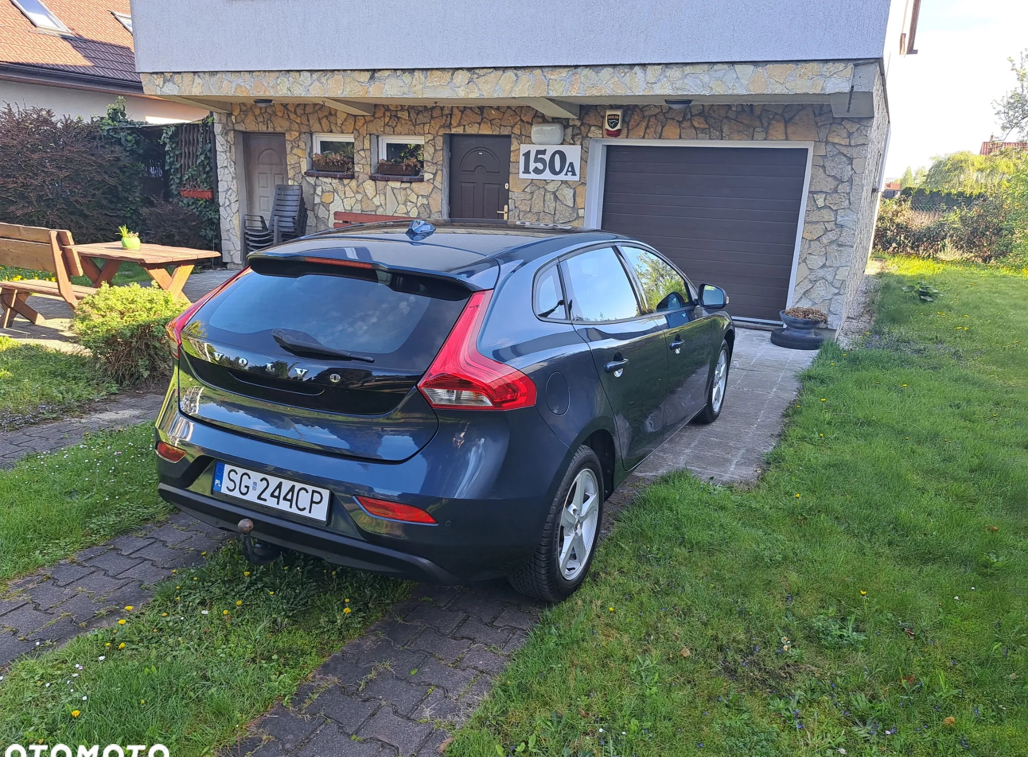 Volvo V40 cena 49900 przebieg: 143000, rok produkcji 2017 z Gliwice małe 79